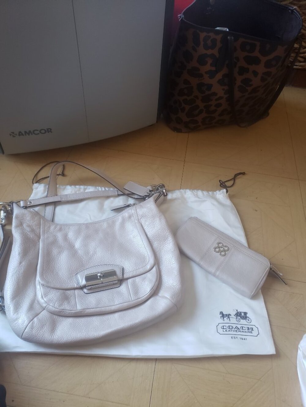 Coach Hobo Duo Matching White with Gold Purse and Wallet